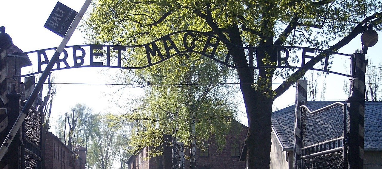 Entrance_Auschwitz